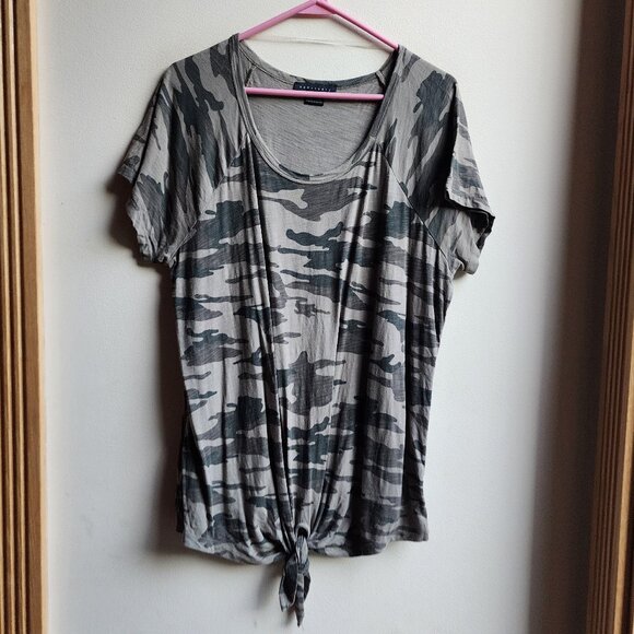 Sanctuary Gray/Green Camo Scoop Neck Tie-Front Jersey Size XL - Picture 1 of 16